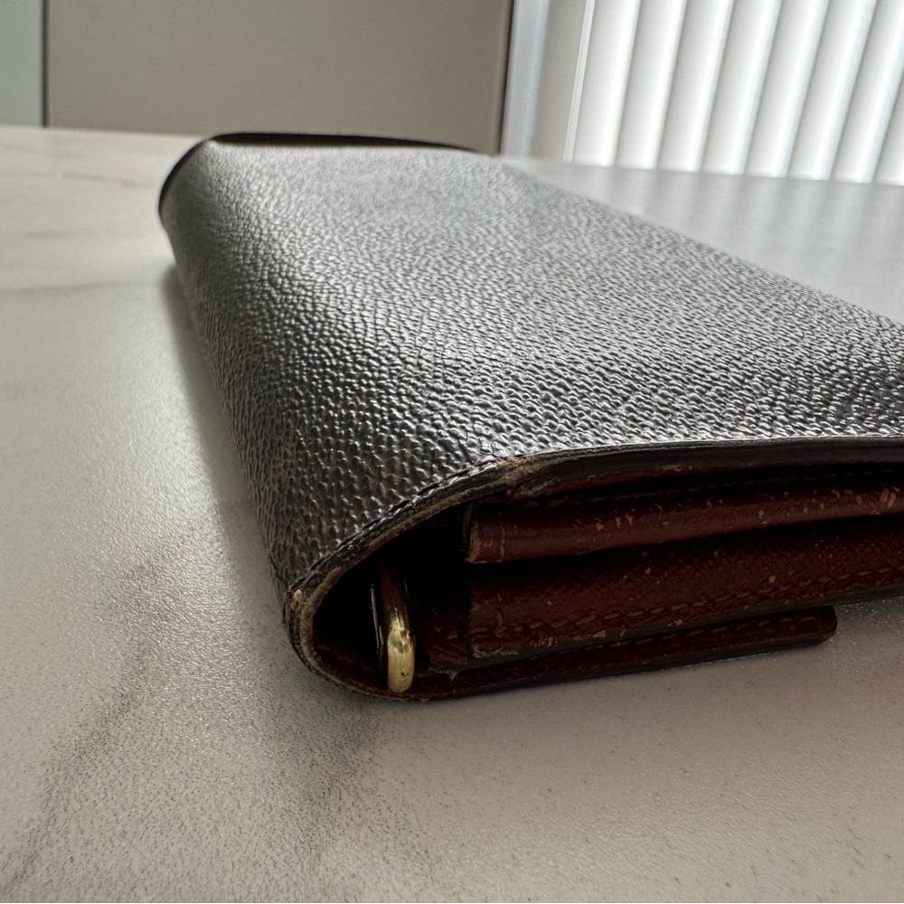 Authentic Louis Vuitton Monogram Wallet. Very good preloved condition. - Picture 7 of 11